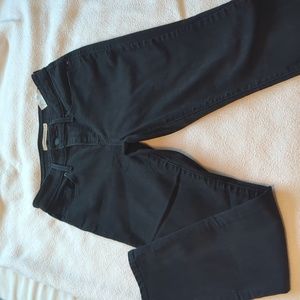 Black mid rise skinny Levi's 6